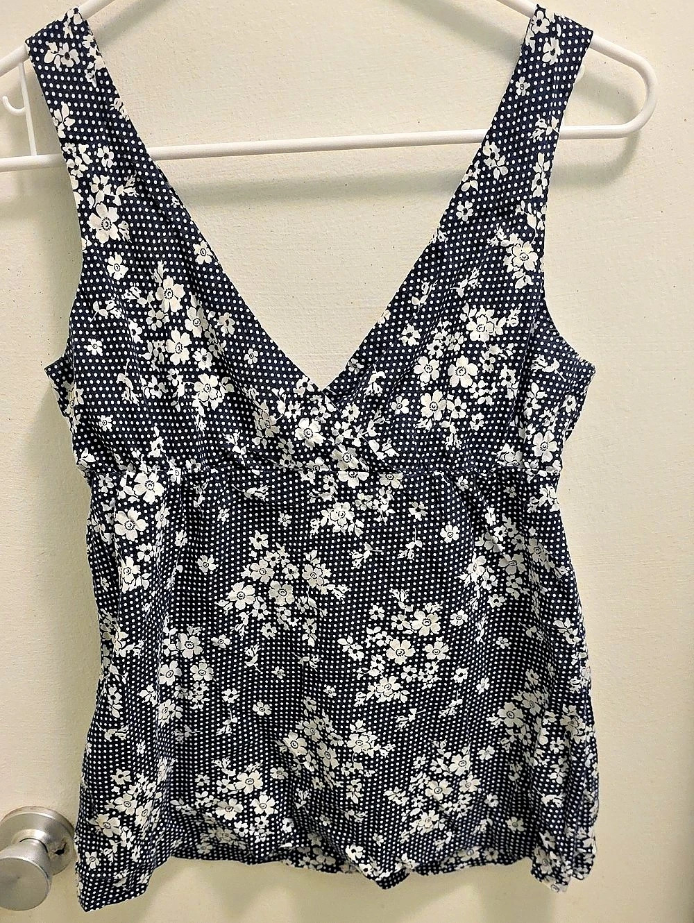 Old Navy Floral V-Neck Tank Top in Blue & White